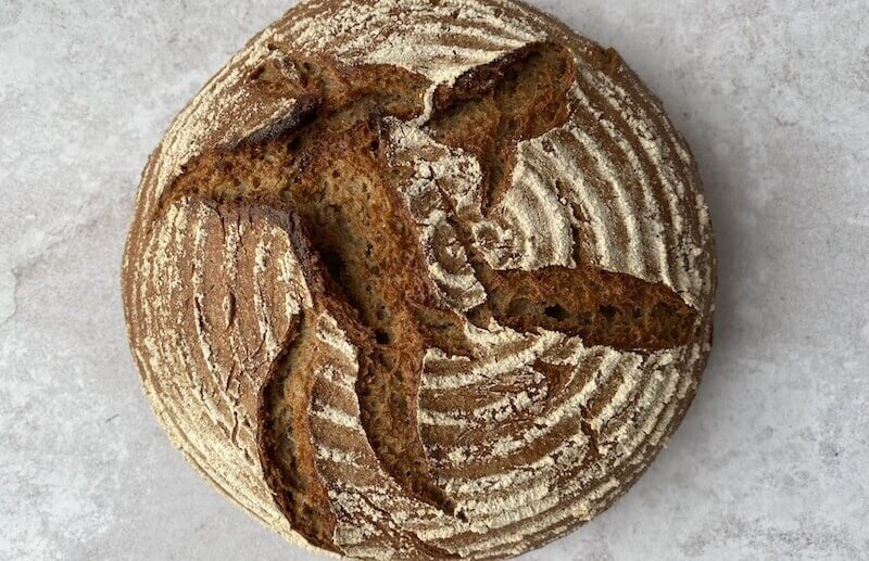 Würziges Roggenbrot mit Sauerteig - Backen mit Christina